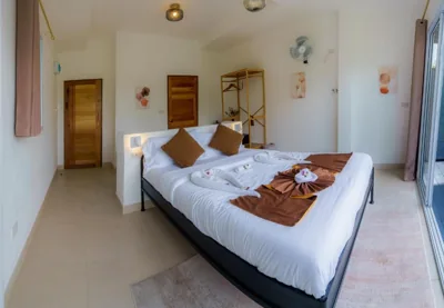 Chambre Queen avec balcon — Aura Koh Tao